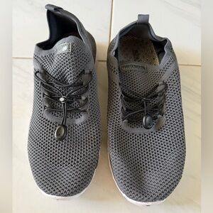 Zhuanglin : Men's Lightweight Grey Knit Water Shoes  (42) = 9-9..5 US  NWOT